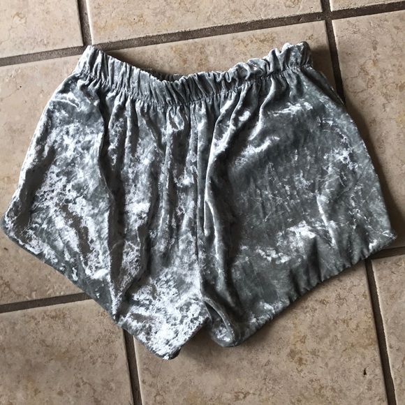 High wasted grey velvet shorts - Picture 3 of 3